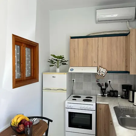 Apartment 8 Street Studio.