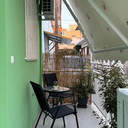 Apartment 8 Street Studio.