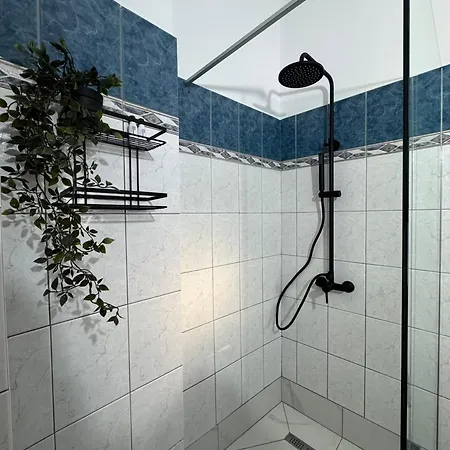 8 Street Studio. Apartment *