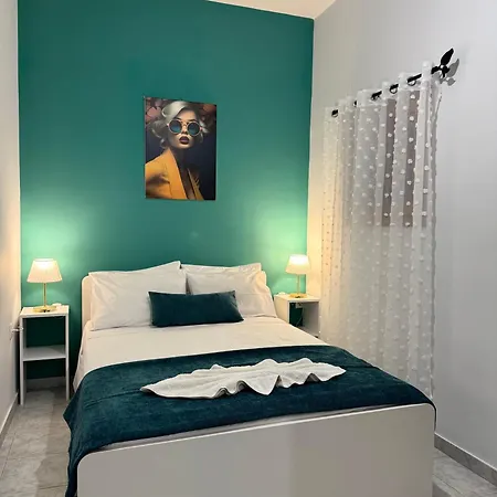 Apartment 8 Street Studio.